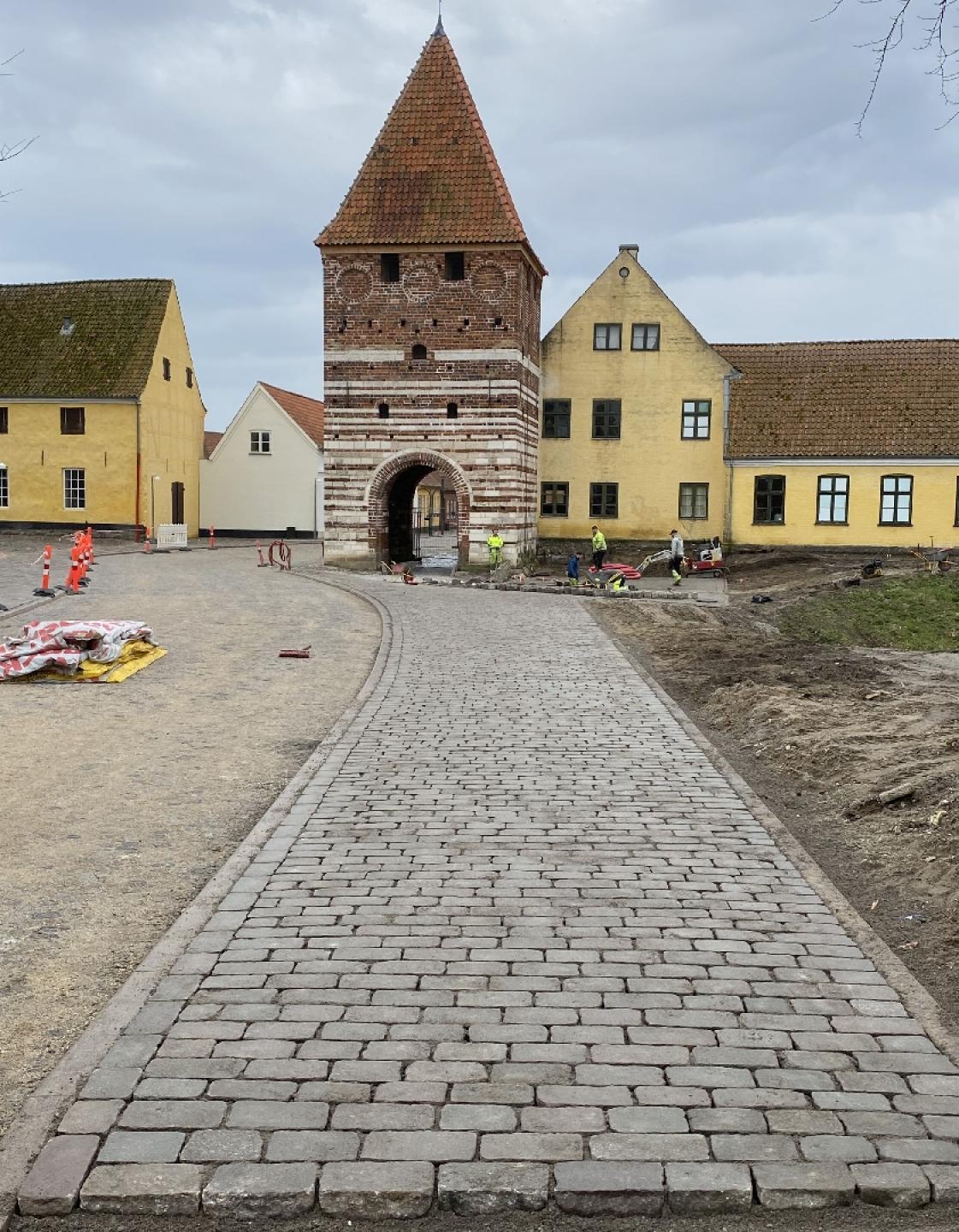 Projektet Mølleporten i Stege er udført af Dansk Kvalitets Brolægning fra Stensved. Foto: Brolæggerlauget