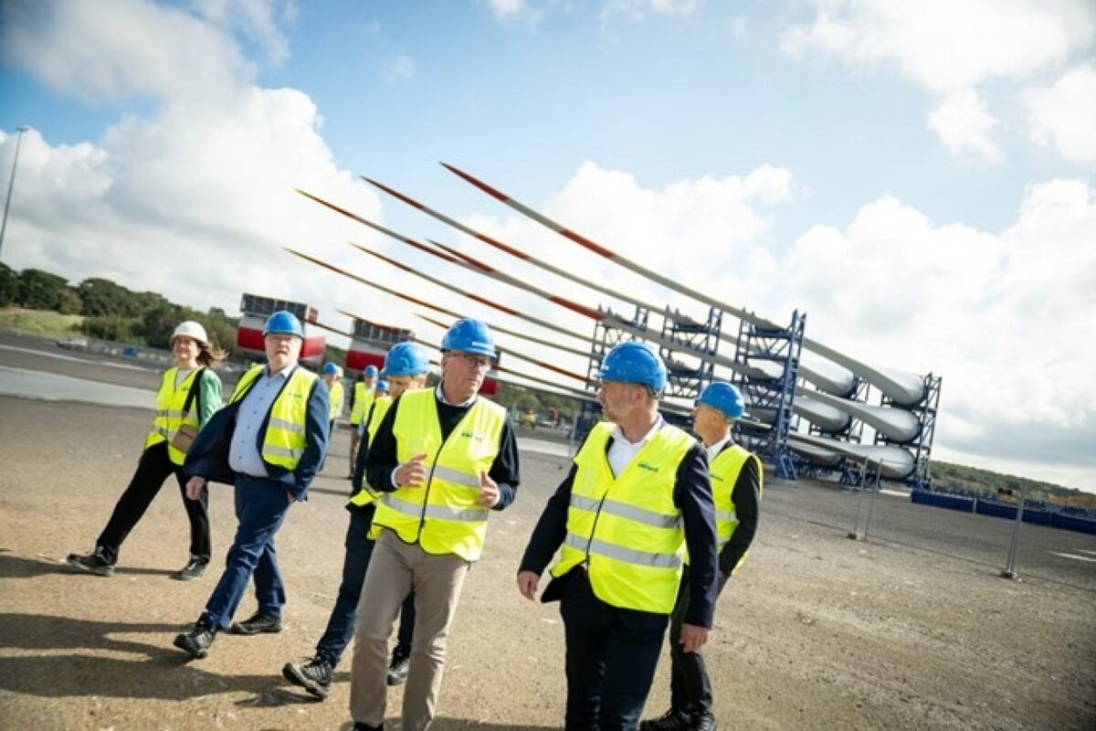 Med mandagens besøg på Bornholm understøtter erhvervsminister Morten Bødskov samarbejdet om at skabe en grøn dansk styrkeposition.