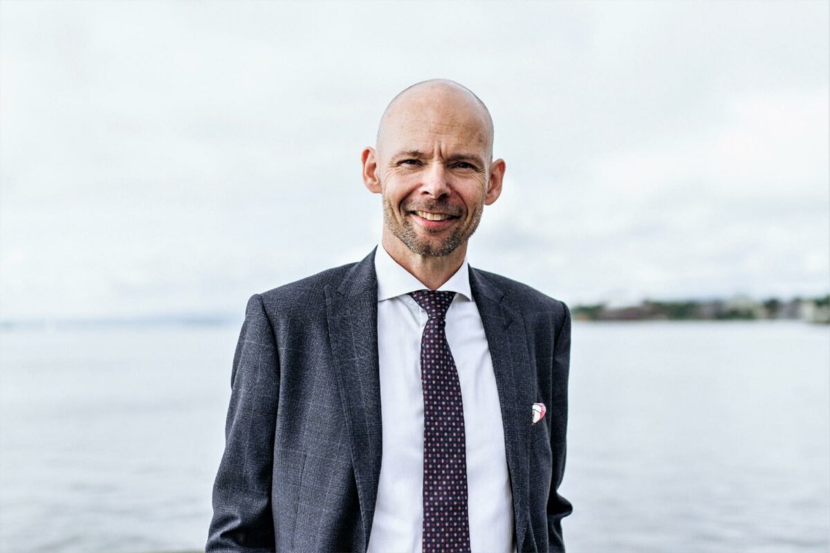 Kenneth Simonsen kommer fra en stilling som Senior Vice President for Renewables for norske Aker Solutions.