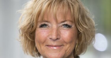 Fravigelserne koster alle parter dyrt i tilbudsomkostninger. For FRI's vedkommende en halv milliard kroner i 2021 - og det går den forkerte vej, oplyser Ulla Sassarsson.