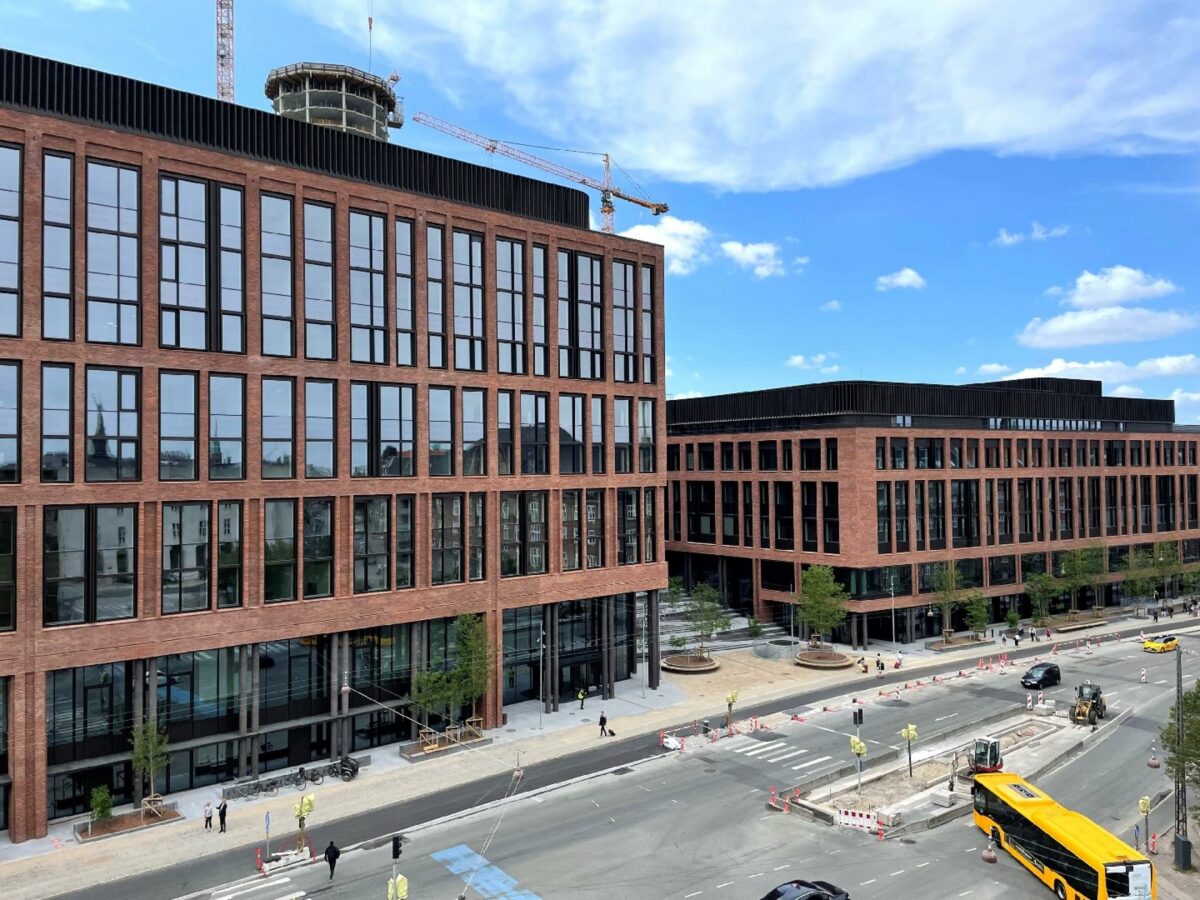 Postbyens centrale plads er på størrelse med Sankt Hans Torv.