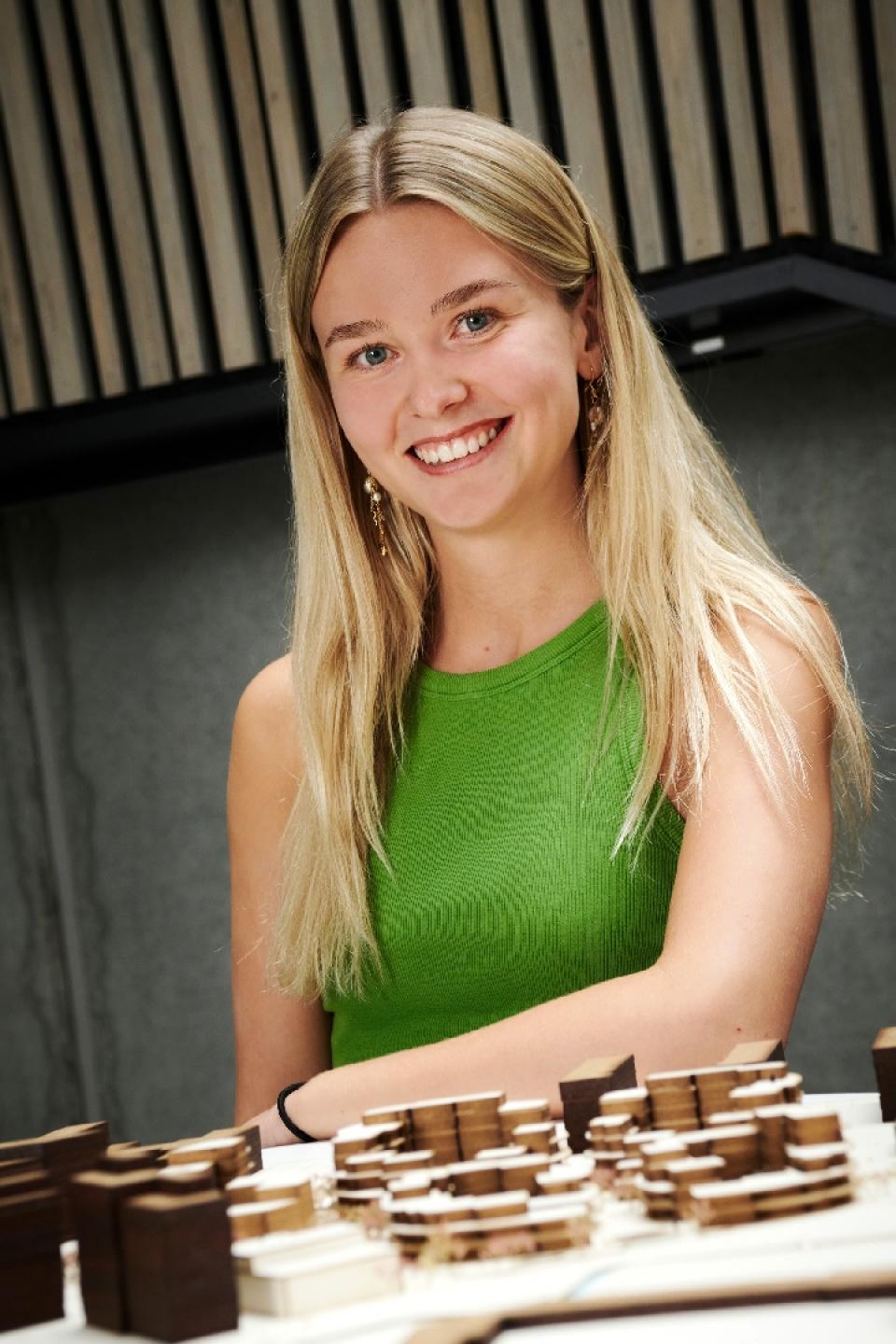En af de studerende, Victoria Kjær Vestergaard, fortæller, at der bl.a. er fokuseret på at skabe plads til fællesskab for alle aldersgrupper og livsfaser.