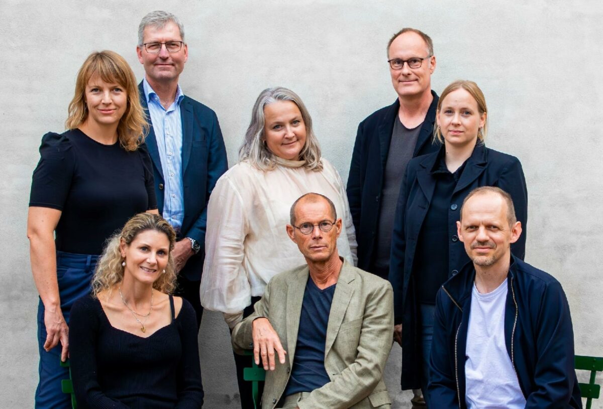 Den nye partnerkreds i Lytt Architecture. Bagest: Karen Marie Fisker Langkjer, Torben Møbjerg, Anne Hartvig Mogensen, Morten Weeke Borup, Julie Kaalby Bjerre. Forrest: Tine Vogt, Jacob Fischer, Mads Tenney Jordan.