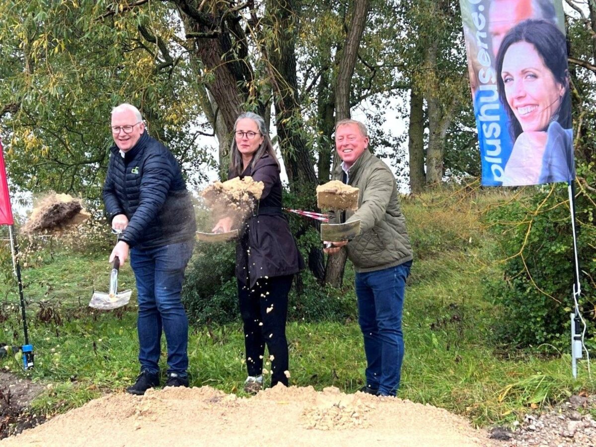 Fra venstre: Martin Kring, adm. dir. i Plushusene, tv, by- og erhvervsdirektør Ellen Hvidt Thelle i og adm. dir. i Dansk Boligbyg, Anton Nørgaard.