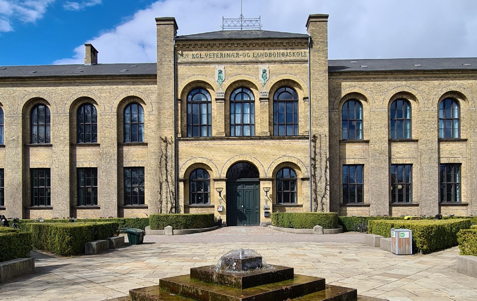 Flere kontrakter på Københavns Universitet er gennem årene gået til Skou Gruppen, der nu er med i tre delaftaler, som løber i 2024 og 2025 med mulighed for to gange et års forlængelse.