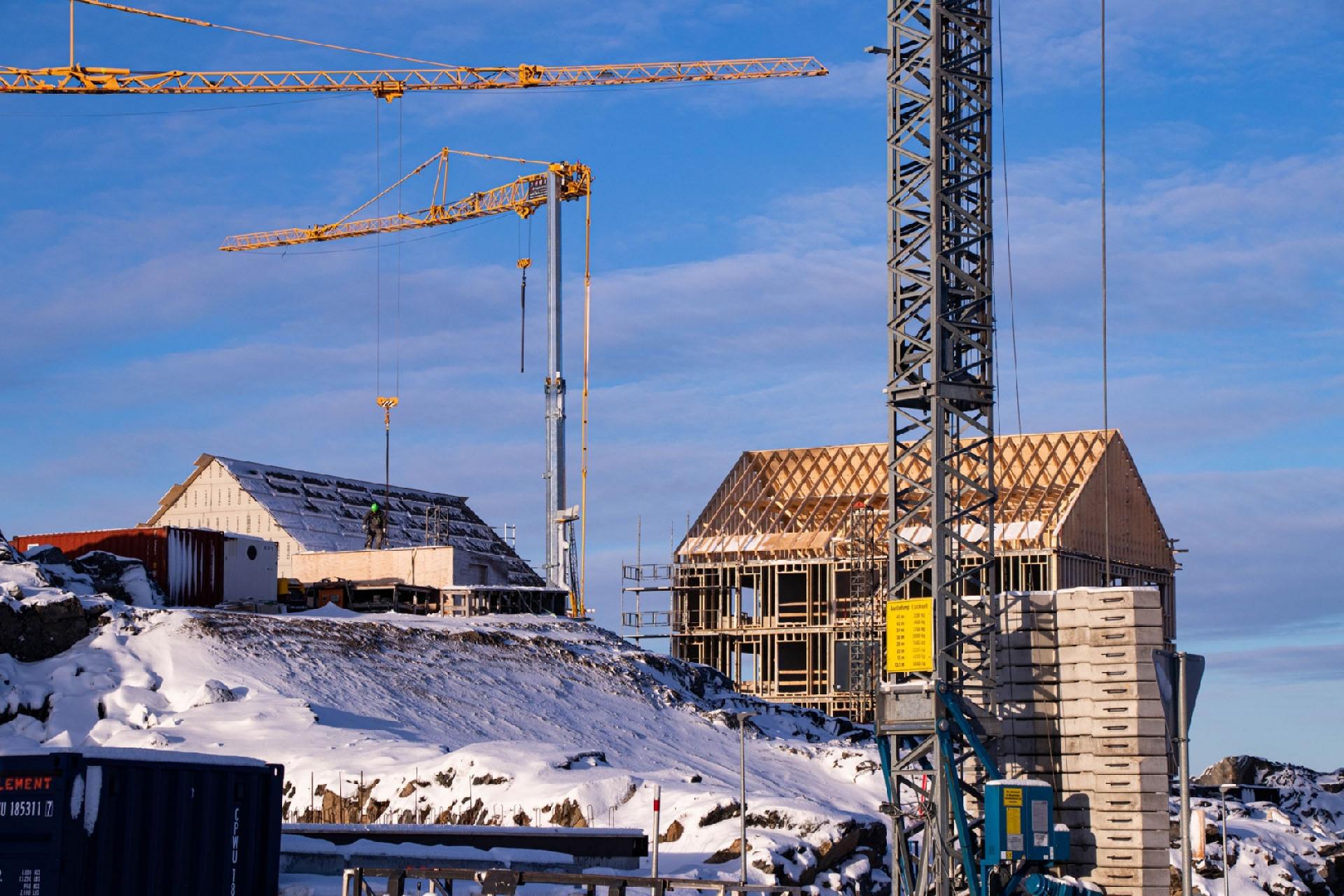 Ifølge Christian Keldsen, der er direktør for Grønlands Erhverv, er der gode muligheder for, at den lokale kompetence ud i det at opføre byggeprojekter kan blive en attraktiv eksportvare for lokale håndværkere og virksomheder.