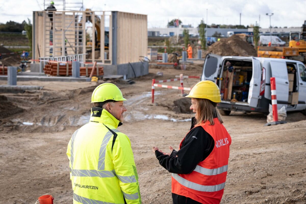 Norlys og Kemp & Lauritzen er allerede gået i gang med at opføre de mange ladeudtag, som Norlys har vundet udbud på i hele Danmark.