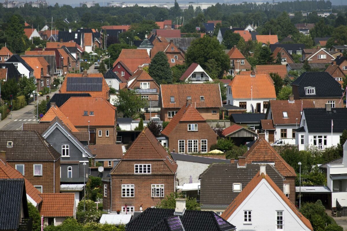 Alene i december blev der registreret 3.414 lånetilbud til boligkøb, viser nye tal fra Finans Danmark. Foto: Gettyimages.