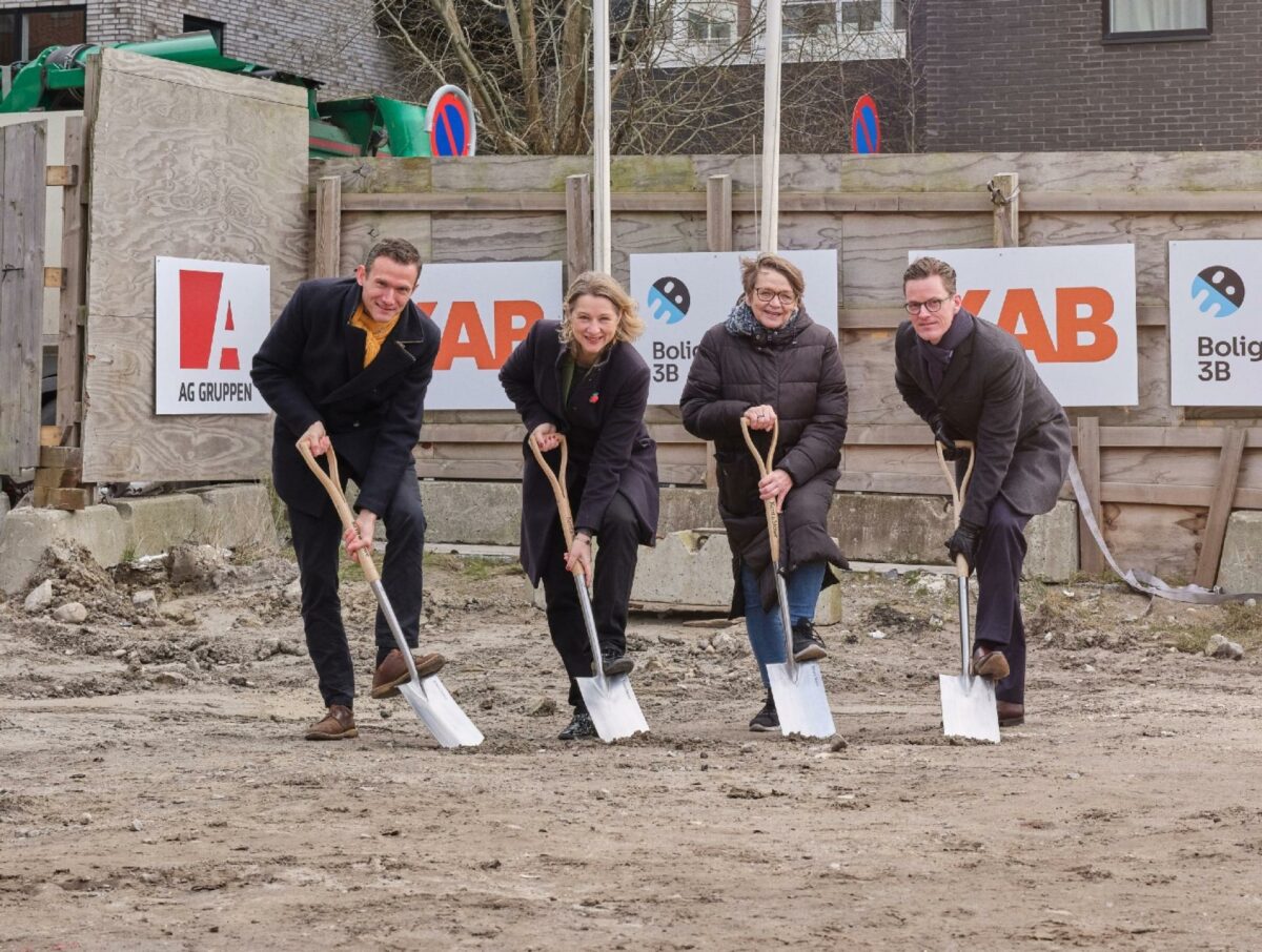 Fra venstre: Byggedirektør Rasmus Jessing, KAB, overborgmester Sophie Hæstorp Andersen (S), formand Iris Gausbo, 3B, og adm. direktør Bjarke Windeløv Graae, AG Gruppen.