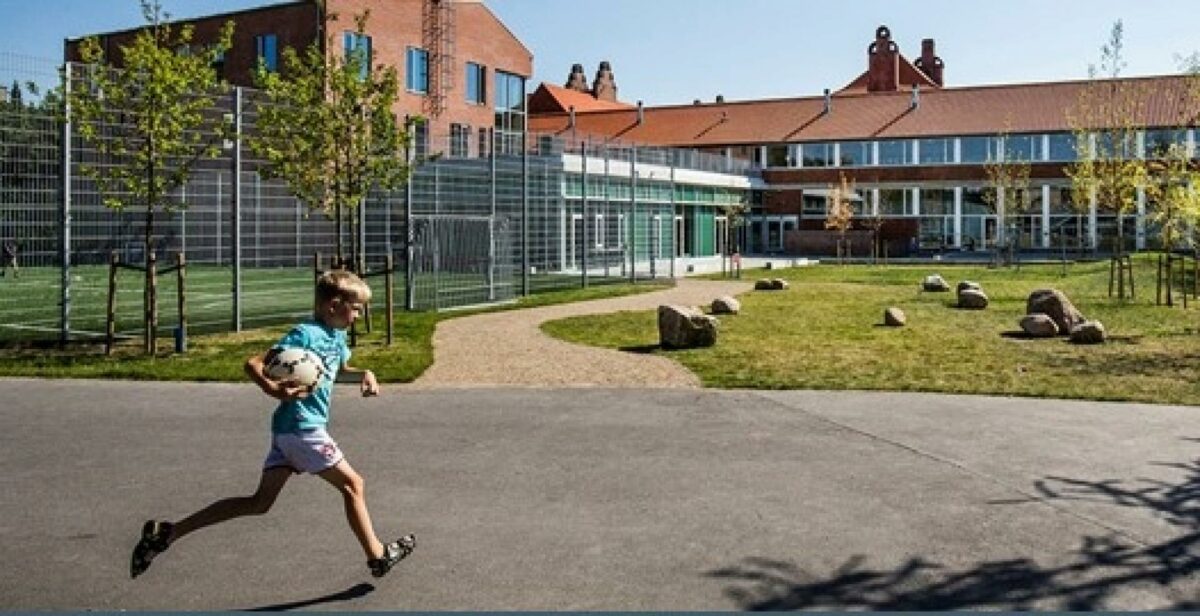 Enhver skole kan udvikles og gøres bedre for både elever og medarbejdere. Men hvordan? Det giver en casesamling gode bud på. Foto: Bygherreforeningen