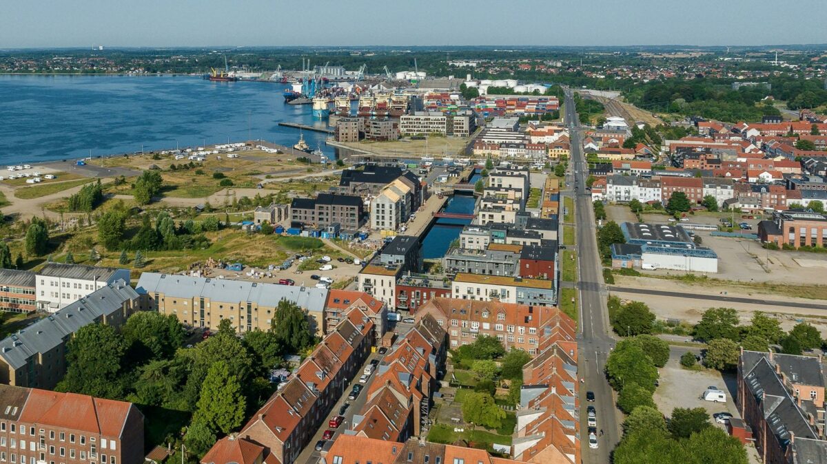 Kanalbyen i Fredericia byder både på et omfattende klimasikringsprojekt og spændende eksperimenter med mere bæredygtigt byggeri. Foto: Realdania By & Byg