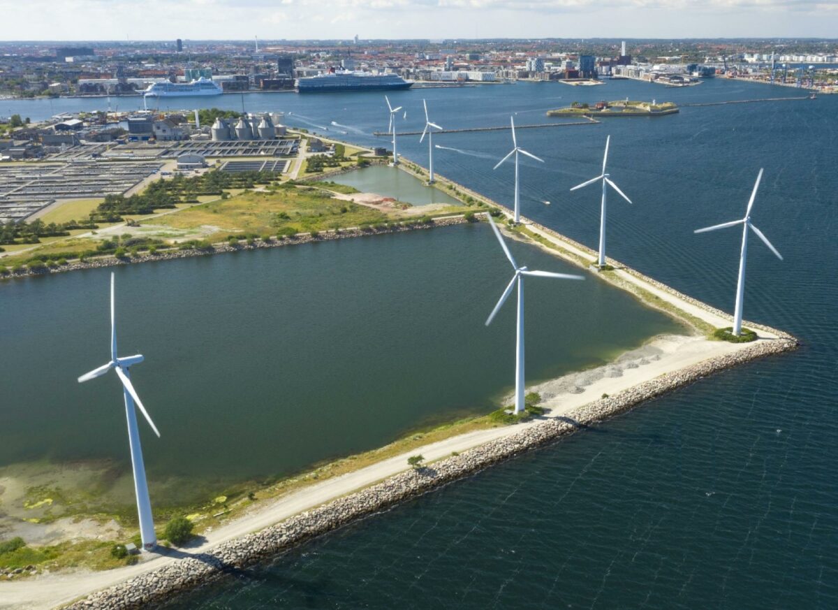 - Om vi plastrer hele Nordsøen, Østersøen og Amager til med vedvarende energikilder som sol og vind, så vil vi fortsat ikke nå i mål med grøn strøm uden lagring, lyder det fra adm. direktør i FRI, Henrik Garver. Foto: Gettyimages.