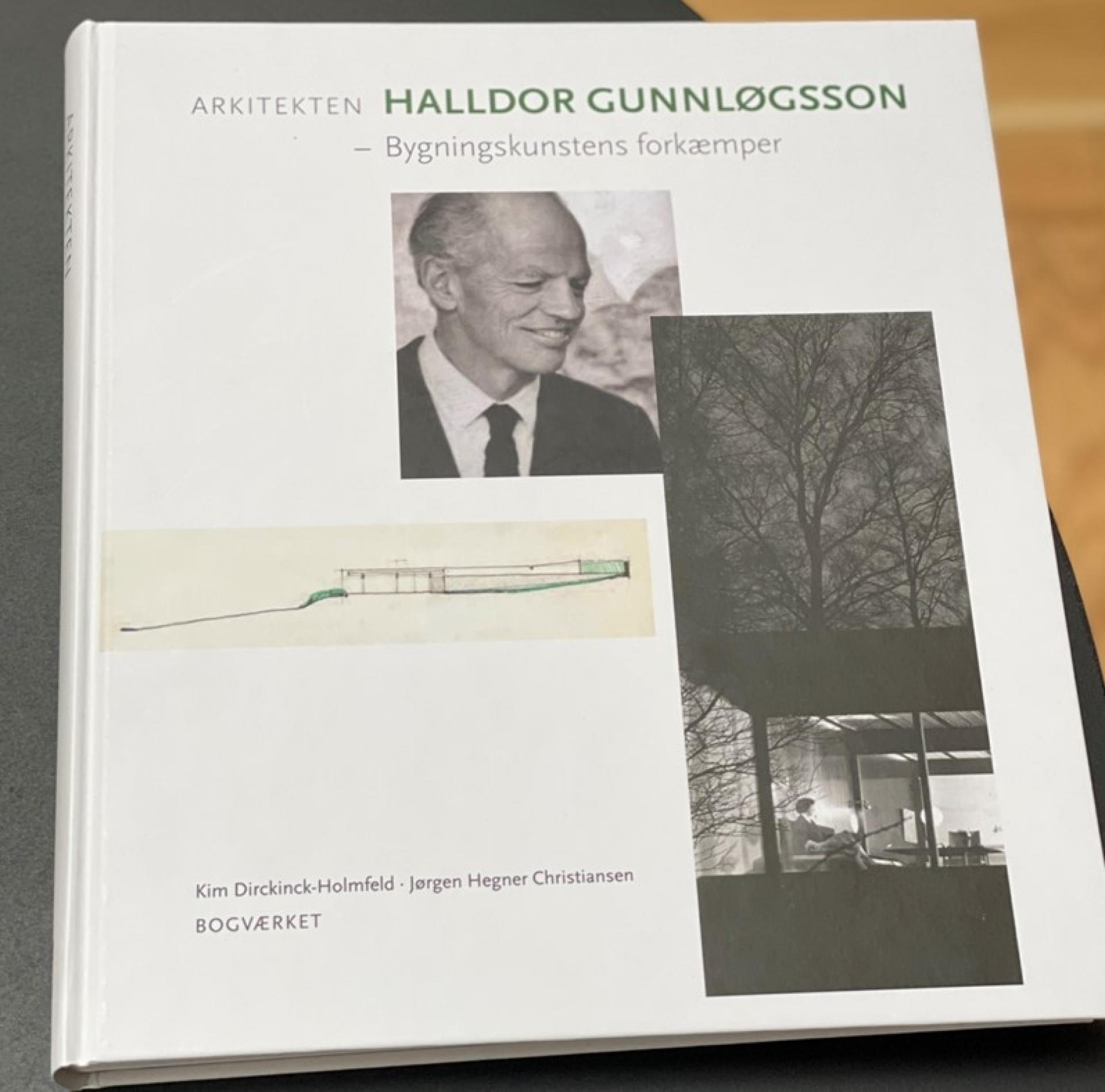 Bogen 'Arkitekten Halldor Gunnløgsson - Bygningskunstens forkæmper' er spækket med tegninger, planer, modelfotos samt billeder af den markante arkitektur, som Halldor Gunnløgsson har efterladt sig. Det der fortsat står i dag, er mestendels fotograferet af Torben Eskerod. Foto: Jelena Stoilkovic