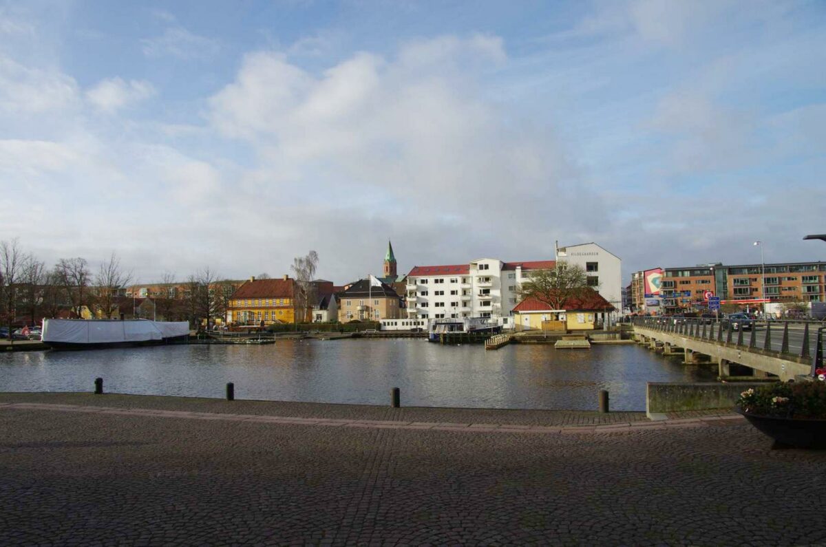 Havnen i Silkeborg skal tænkes ind i en masterplan sammen med søfronten, så de bliver bedre udnyttet sammen med resten af bymidten. Foto: Silkeborg Kommune.