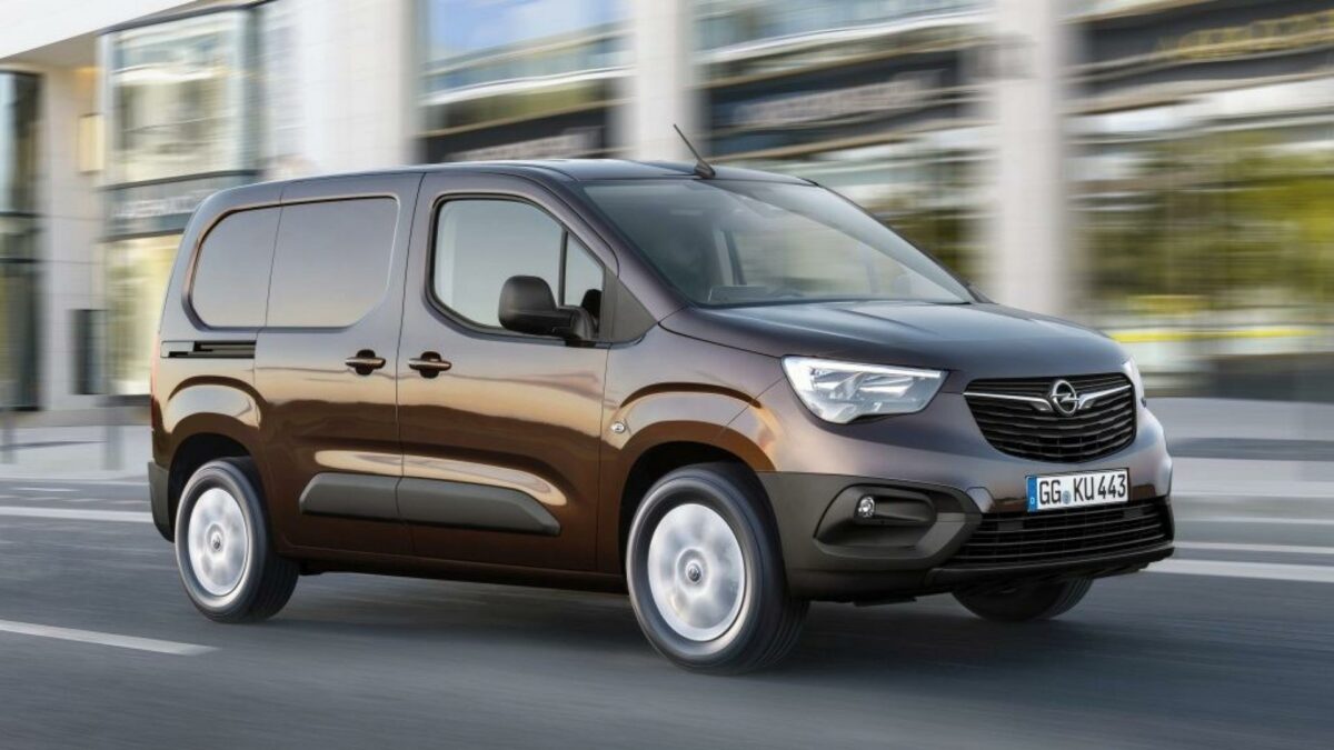 Opel Combo Cargo lanceres til december med en turboladet benzinmotor. Foto: Opel.