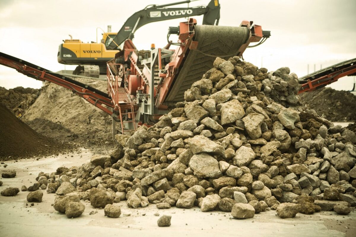 Byggeriet er god til at skabe affald. De kan blive bedre til at genbruge det, mener Teknologisk Institut. Foto: TI