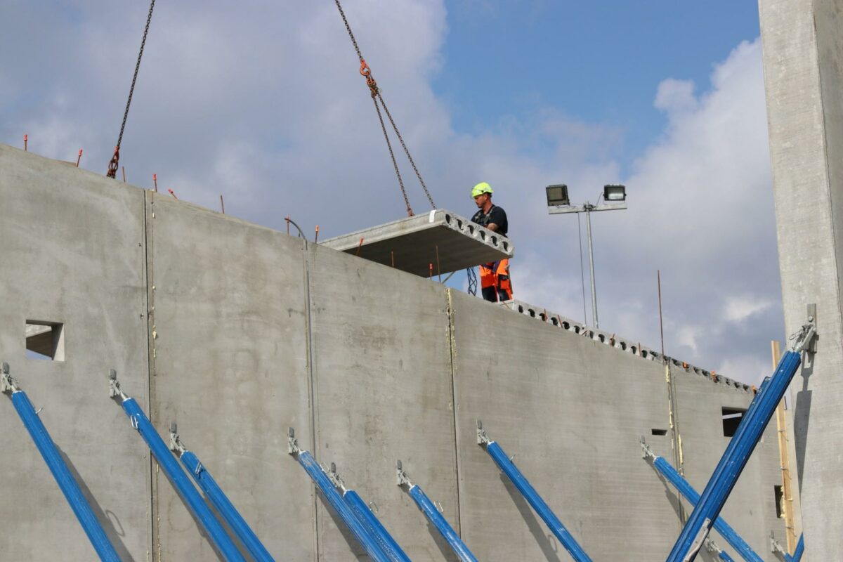 Centeret består af en 5.000 kvadratmeter stor genbrugsplads, der er formet som et 8-tal. Derudover er der et cirka 1.200 kvadratmeter stort multihus. Foto: Torben Jastram.