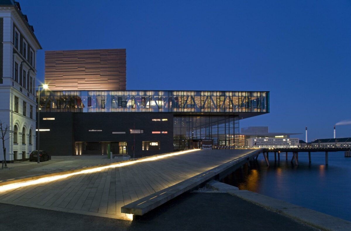 Skuespilhuset blev til i en projektkonkurrence, og Arkitektforeningen og Danske Arkitektvirksomheder håber en større del af udbudene ender på den måde i fremtiden. Foto: Arkitektforeningen.