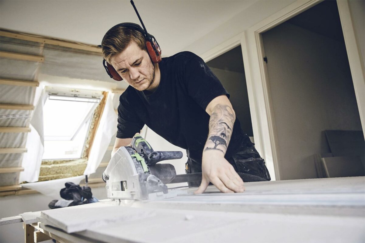 Håndværkere i tvivl kan fremover søge hjælp på en ny online håndværkerportal. Det er firmaet Cembrit, som står bag. Foto: Cembrit/Publicity.