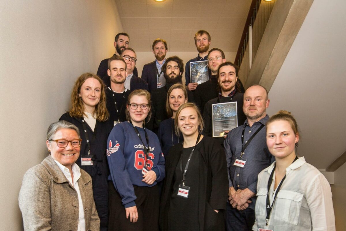 De glade Spirekassemodtagere i 2018 sammen med Boligfonden Kubens bestyrelsesformand Karen Mosbech. Pressefoto.