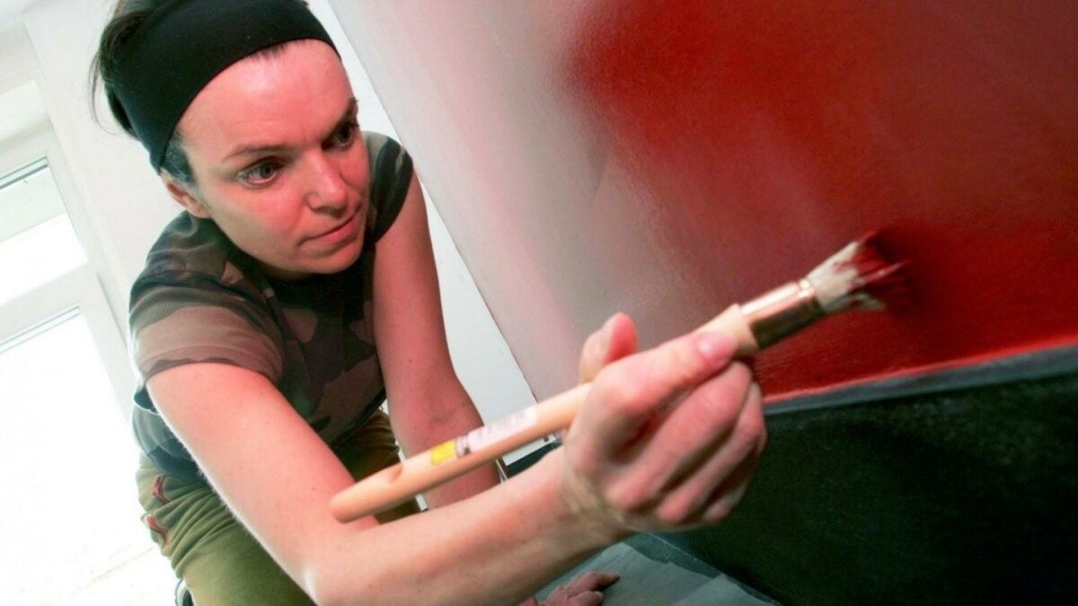 Færre end hver tiende ansat i bygge- og anlægsbranchen er en kvinde. Foto: Colourbox.