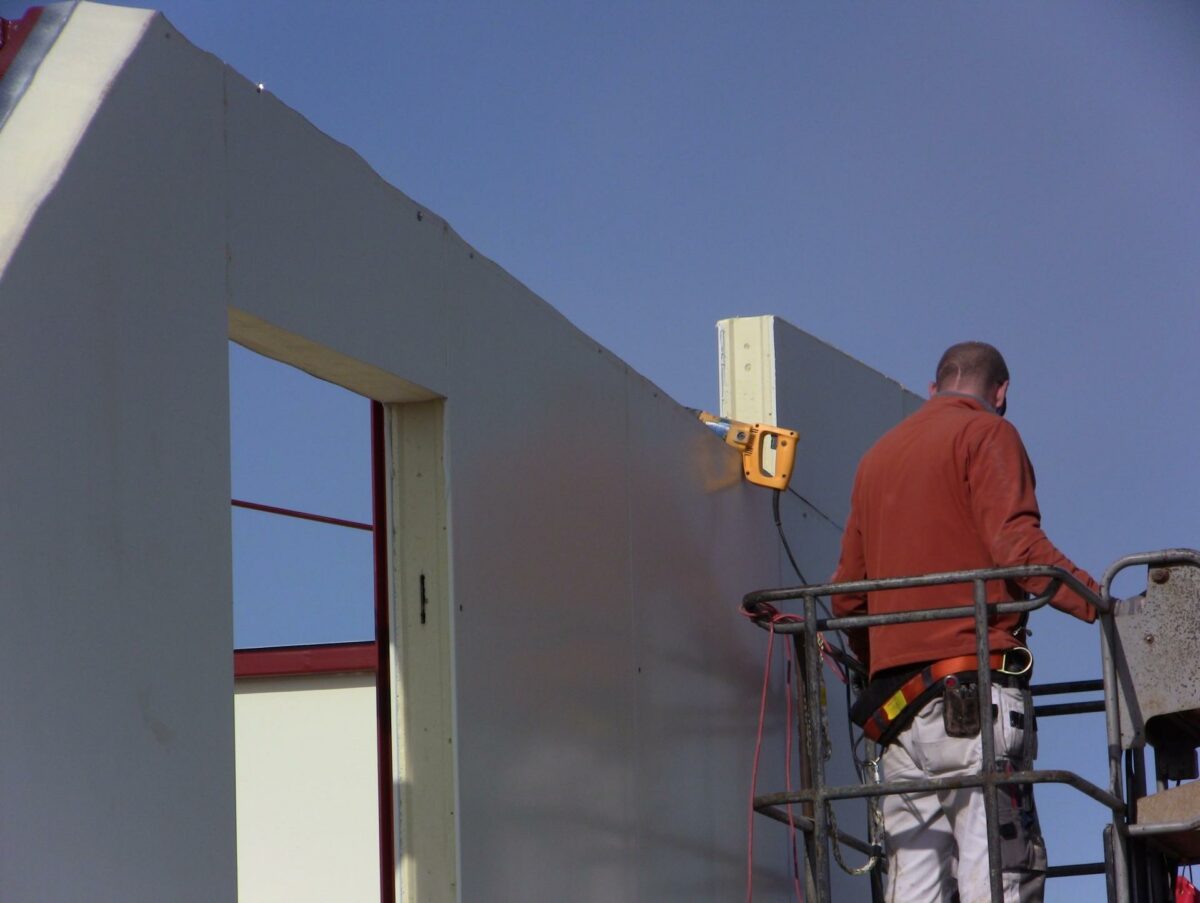 Der er god mening i at smide plast i huse som isolering, mener man hos PUR-Sektionen, som igen er med på messe til Building Green. Foto: Presse.