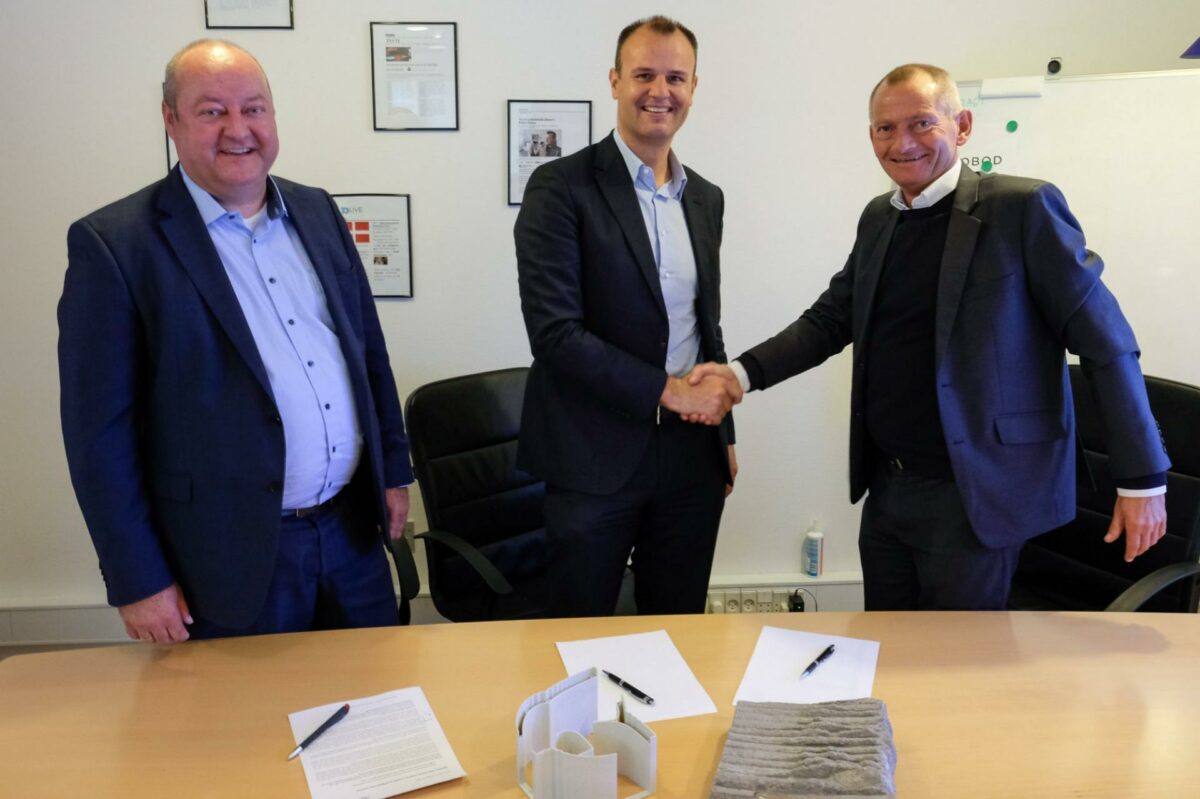 Fra venstre Leonhard Braig, Peri Group Management, Christian Schwörer, bestyrelsesformand i Peri Group, og Henrik Lund-Nielsen, administrerende direktør i Cobod International A/S.