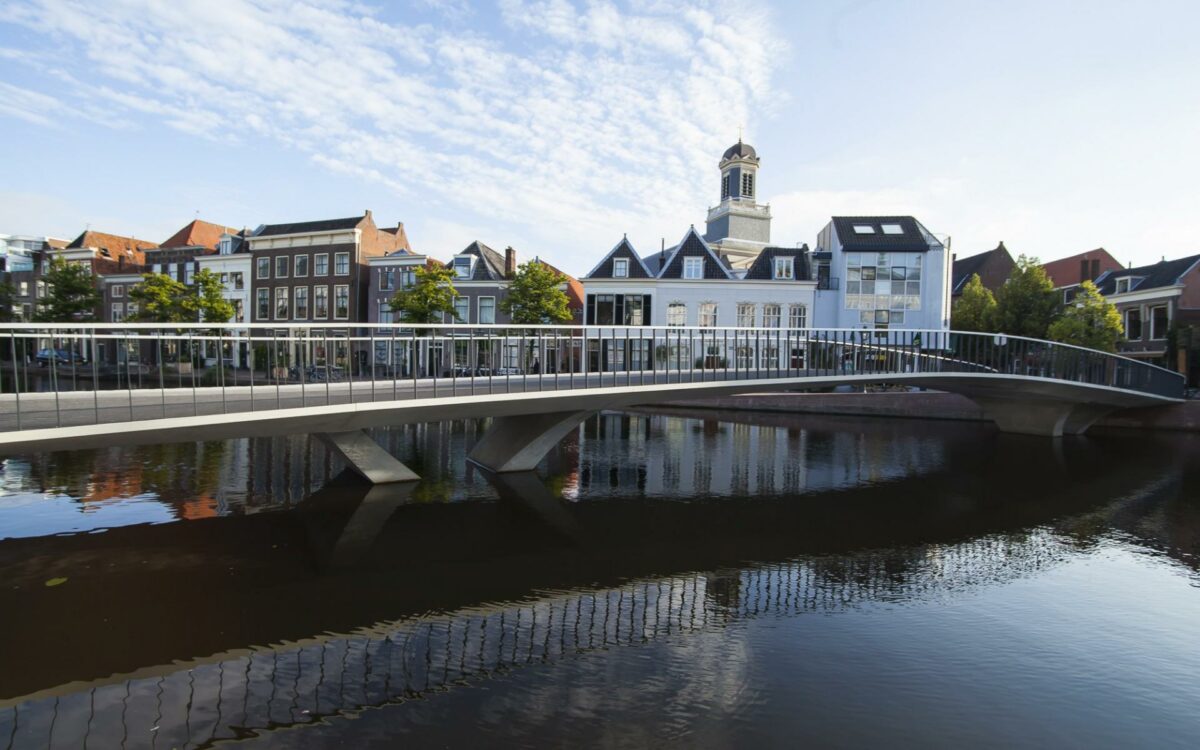 Den hollandske bro er fremstillet af nyudviklet højstyrkebeton fra Hi-Con i Hjallerup i Nordjylland. Pressefoto.