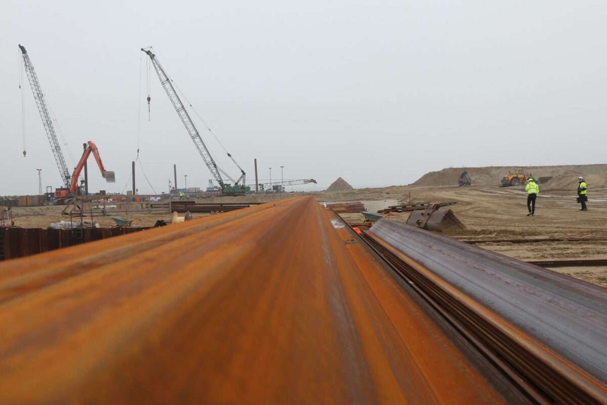 30.000 kvadratmeter spuns står der blandt andet på materialelisten til den nye færgetermional i Aarhus. Foto. Torben Jastram.