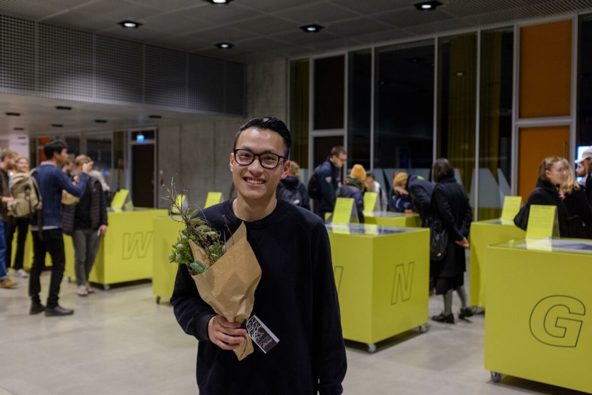 Malaysiske Tianjing Lim er naturligvis godt tilfreds med at vinde Drawing of The Year 2018. Han kunne tage 5000 euro med hjem for "Penang 2095". Foto: Arkitektskolen Aarhus.