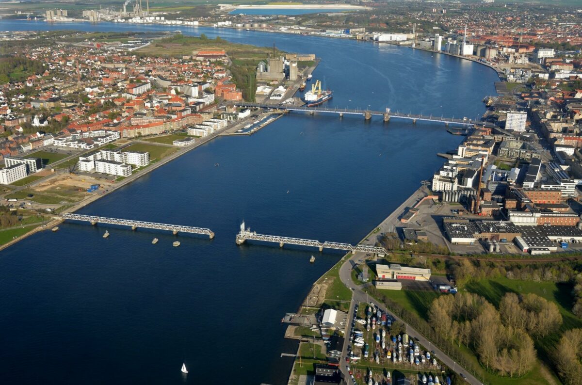 I næste års finanslov er der blandt andet afsat midler til en opdatering af VVM-undersøgelse for en 3. Limfjordsforbindelse. Foto: Colourbox.
