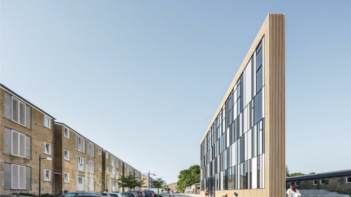 Tingbjerg Bibliotek og Kulturhus, tegnet af Cobe, er blandt de nominerede til Store Arne. Foto: Rasmus Hjortshøj.