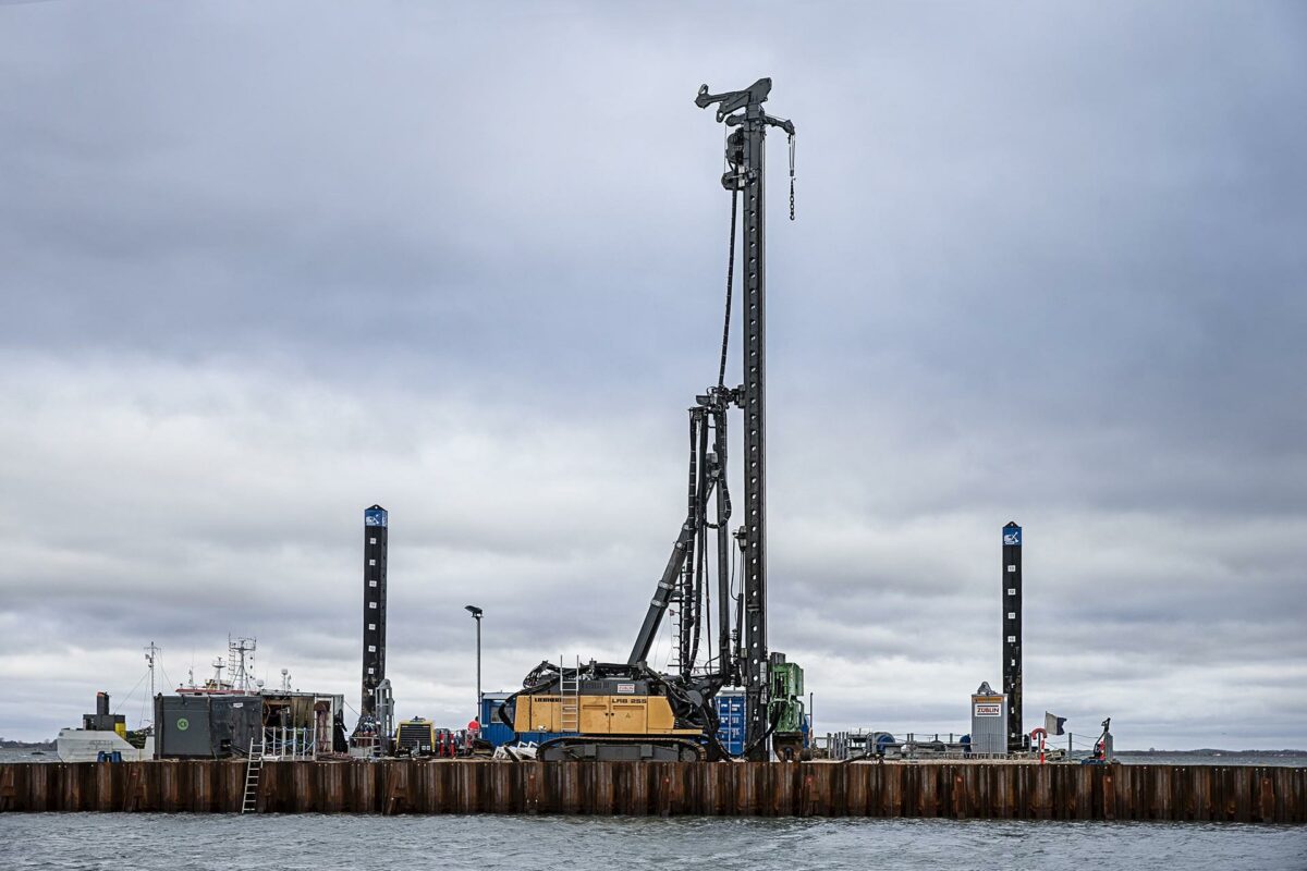 Udvidelsen af havnen i Lindø er i fuld gang.  Foto: Hannah Paludan Kristensen.