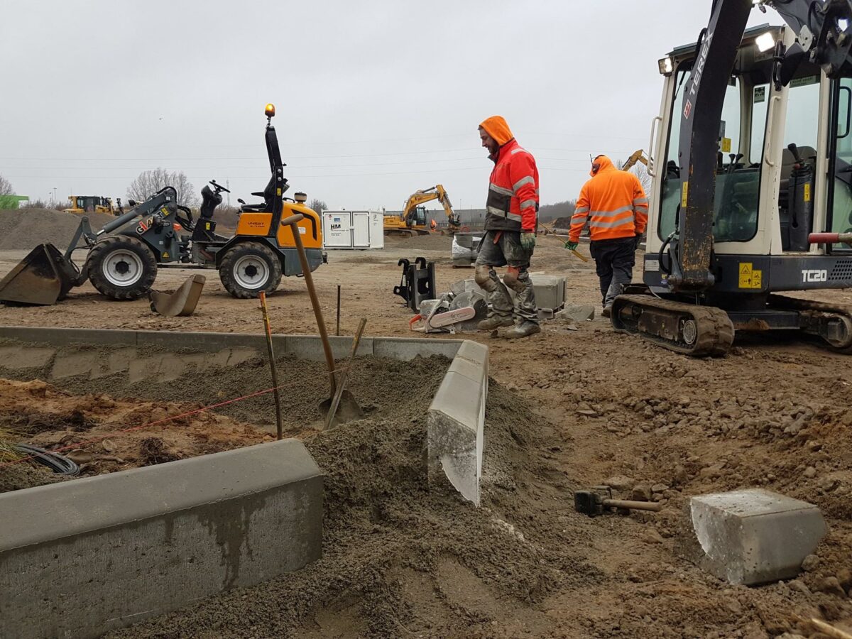 Kantstene er noget af det eneste, der skal støbes på projektet. Foto: Mathias Hansen.