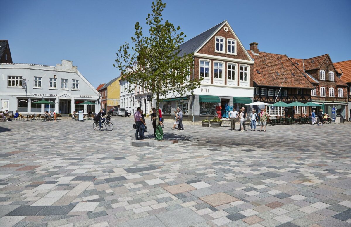 Blandt flere har Ribe Domkirkeplads fået støtte fra Realdania til ny belægning. Foto: Realdania.