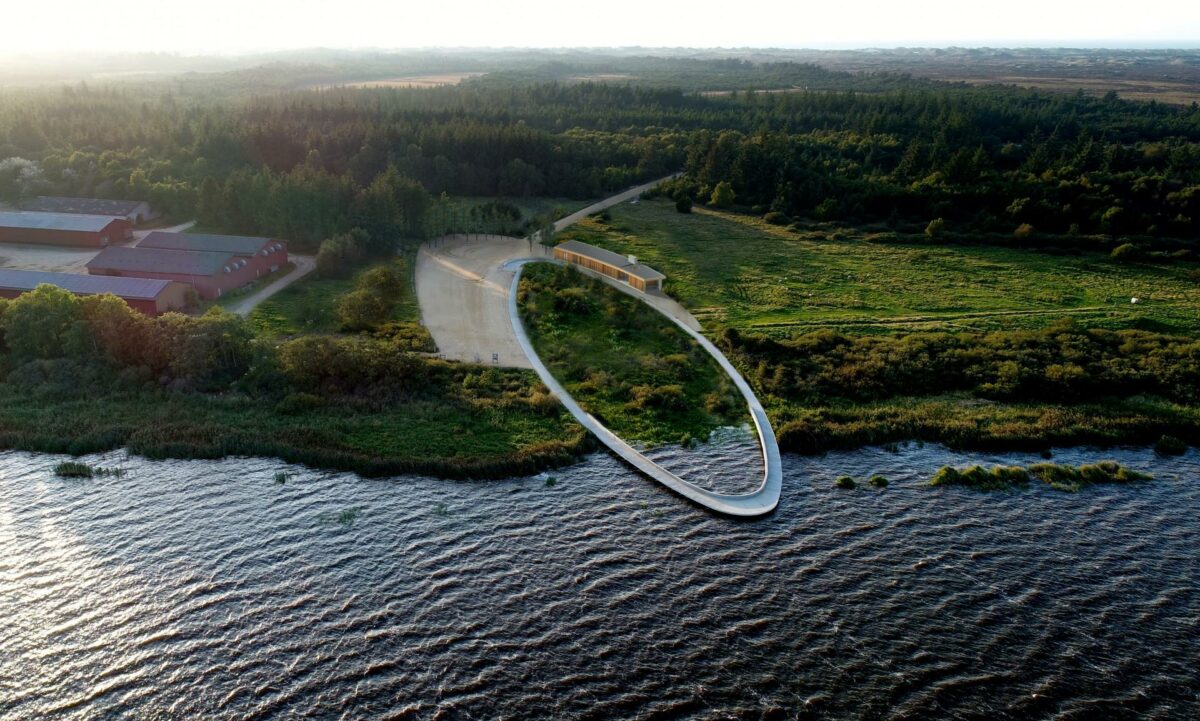 Broen er anlagt ved Filsø i Vestjylland. Foto: Pressefoto/Carsten Ingemann.