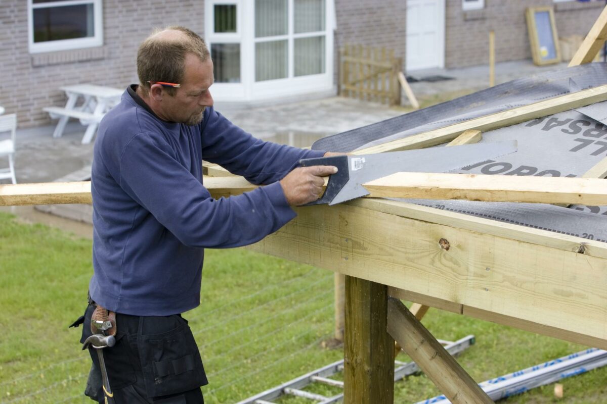 Det er i de små virksomheder i byggeriet, at manglen på arbejdskraft er størst. Her har man nemlig svært ved at konkurrere på lønnen. Foto: Colourbox.