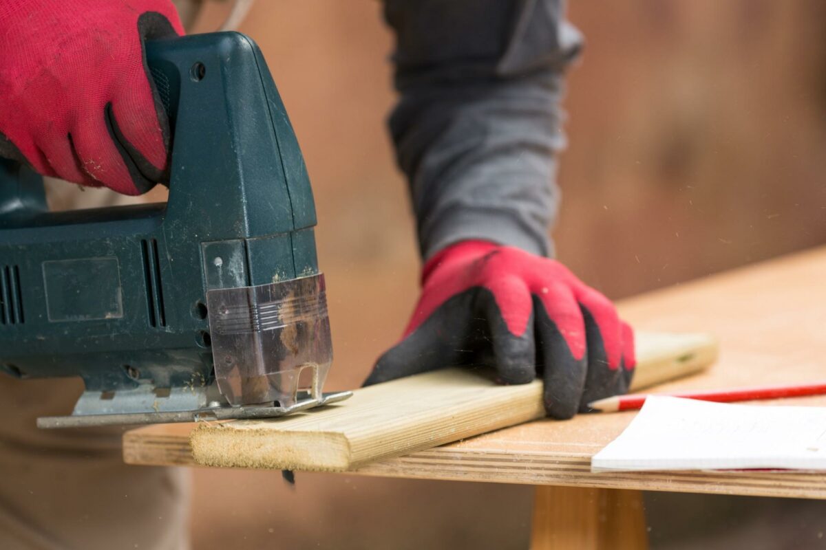 Det er især træ-arbejdere, som bliver længere på arbejdsmarkedet. Foto: Colourbox.