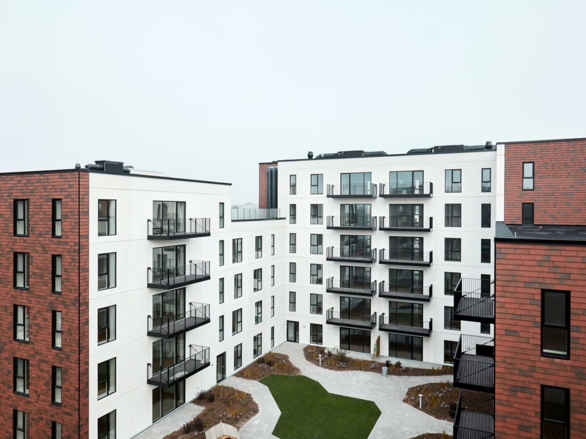 Beboerne i boligbyggeriet Den Grønne Fatning i Herlev har fået nøglerne til deres nye bolig to måneder før tid. Foto: Jonathan Weimar.
