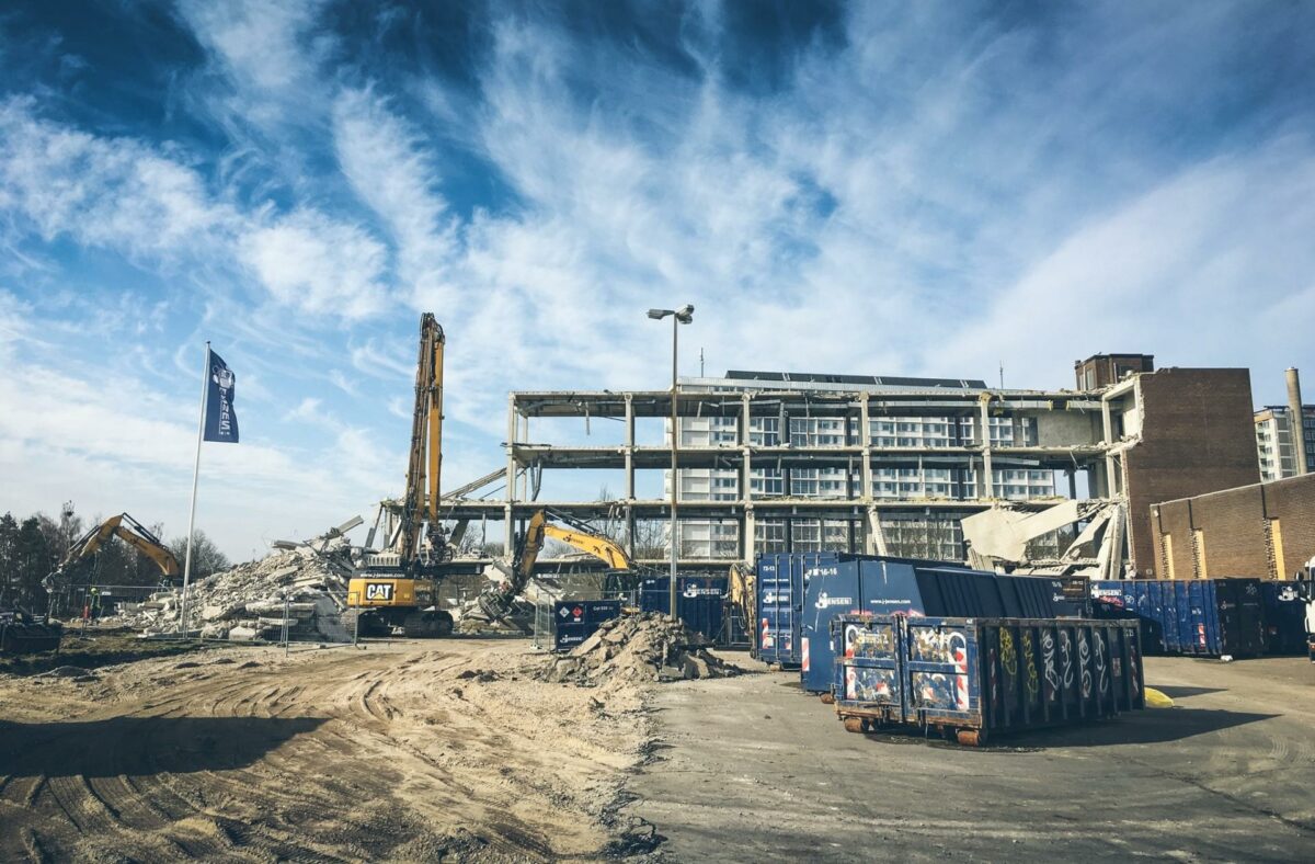 J. Jensen A/S udførte miljøsanering og total nedrivning af den tidligere Lyngby politistation på Hummeltoftevej i Virum. Nu er hele gruppen kommet med regnskab. Foto: J. Jensen A/S.