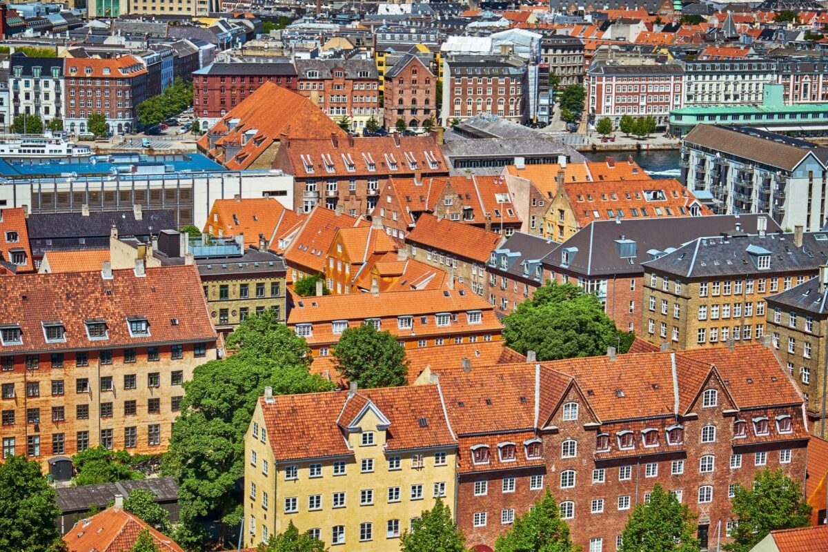 Det er ifølge kommunen en bæredygtig løsning, at inddrage uudnyttede loftsrum til boliger. Foto: Colourbox.