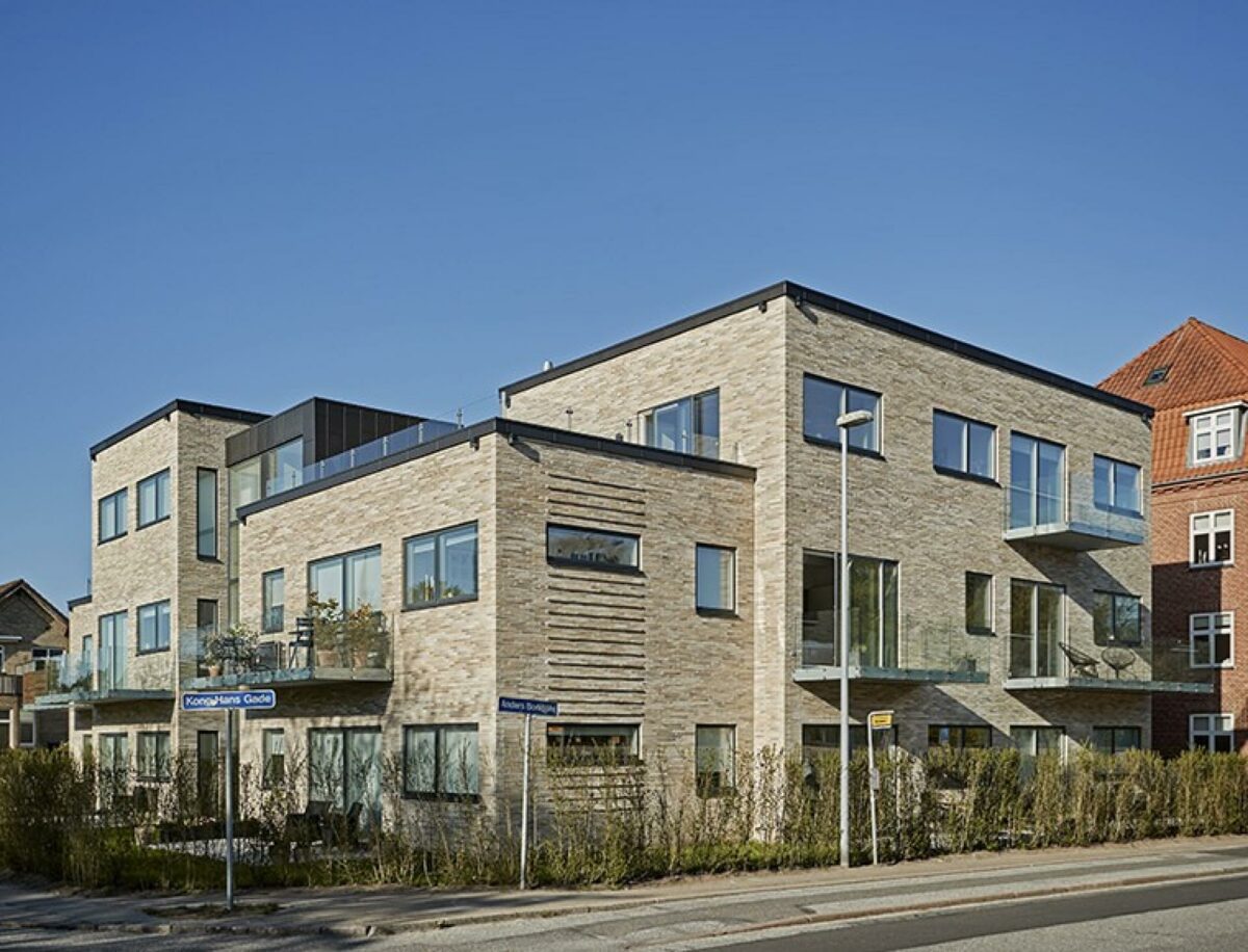 Randers Tegl har blandt andet leverert materialer til dette lejlighedskompleks centralt i Aalborg. Det har været med til at sikre en fornuftig bundlinje i virksomheden. Foto: Randers Tegl.