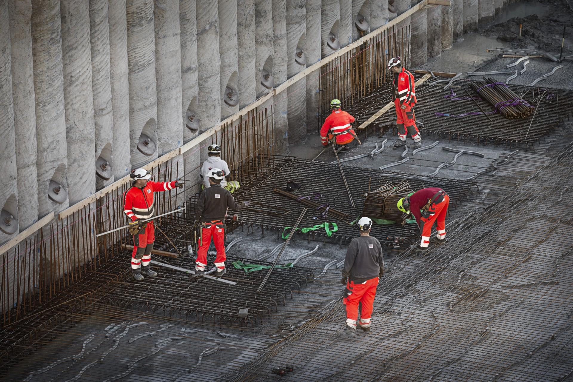 Konstruktionen består af 1.000 borede betonpæle, som er forstærket med jordankre i to niveauer. Züblin har brugt 9.000 tons armering og 28.000 m³ beton. Foto: Hannah Paludan Kristensen.