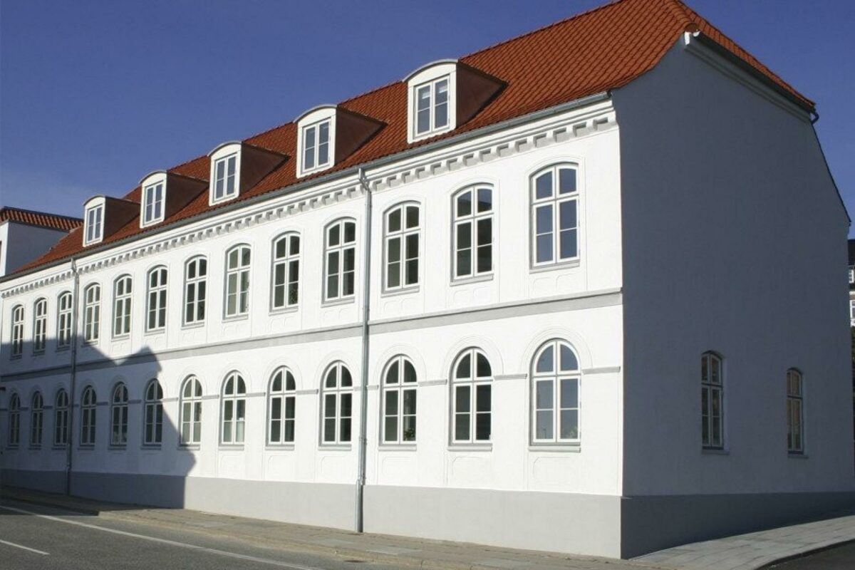 Bygningen her er pudset op med Skaltherm Netpuds - et produkt, som sammen med resten af virksomheden Skalflex fremover er på schweitziske hænder. Foto: Skalflex.
