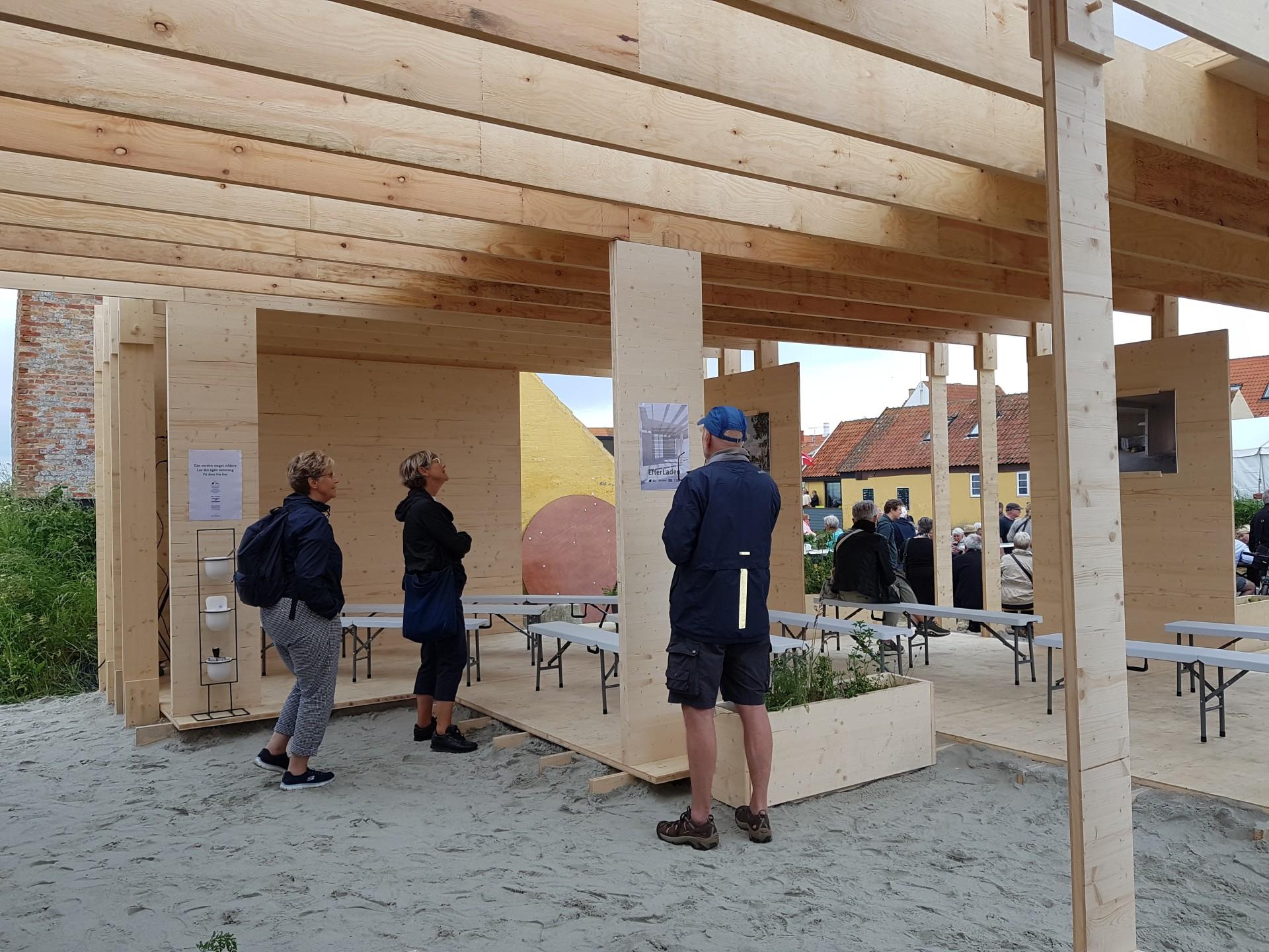 Også før debatten, var der masser af interesserede for at se på byggeriet. Foto: Thøger Raun.