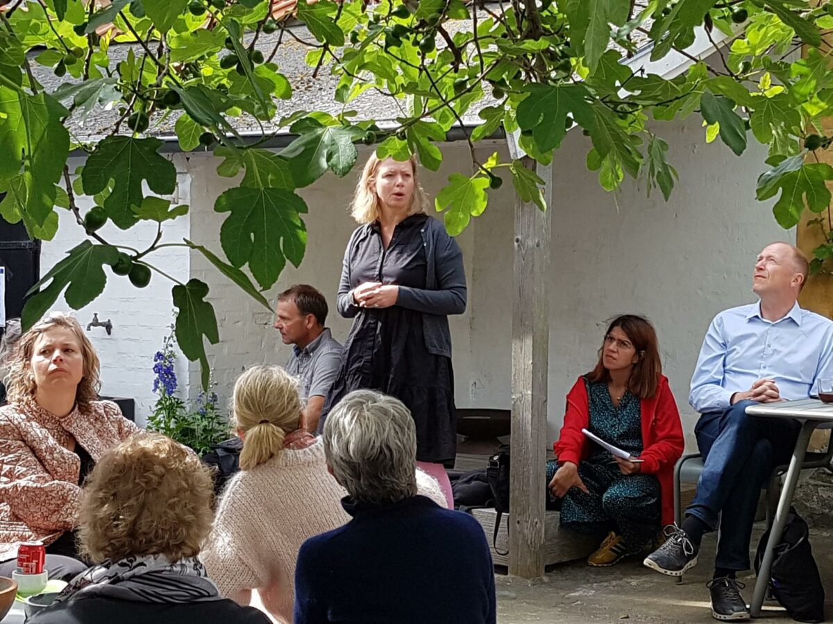 Pia Nielsen fra Den Sociale Kapitalfond havde ønsker til samarbejdet mellem jobcentrene og virksomhederne i byggeriet til debat på Folkemødet. Foto: Thøger Raun.