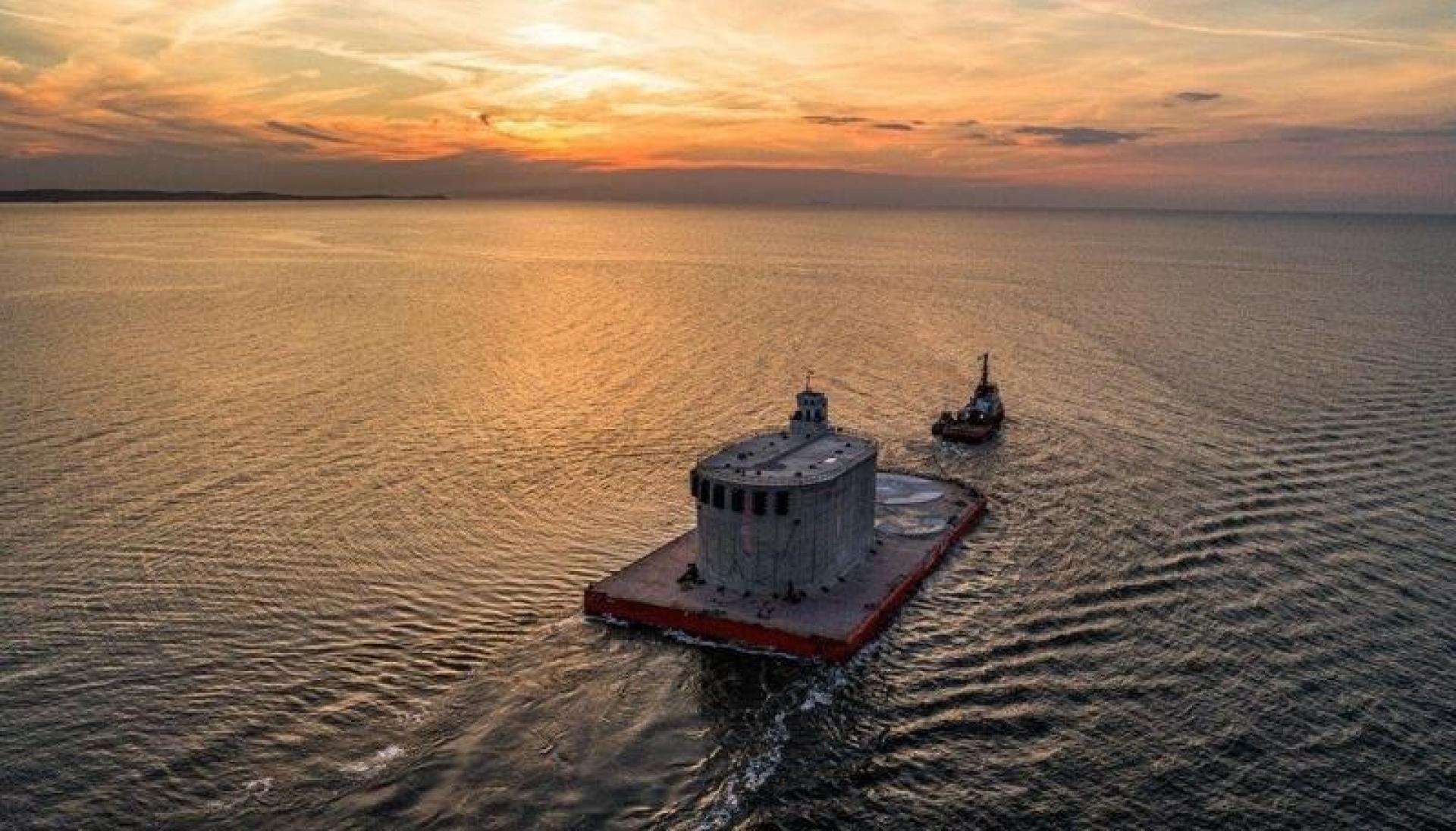 Kursen er sat mod Frederikshavn i første omgang, før man skiber molehoved til endestation Hanstholm i Nordvestjylland. Foto: Aarsleff/VG Entreprenør.