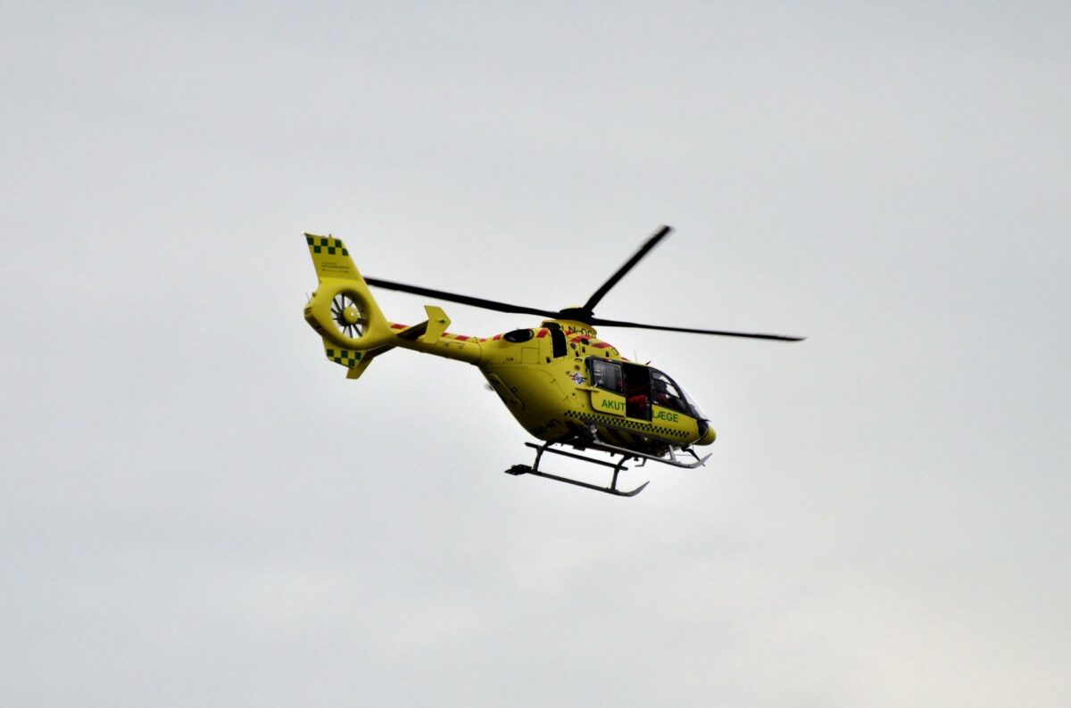 Manden blev fløjet med lægehelikopter til Skejby Sygehus. Foto: Colourbox.