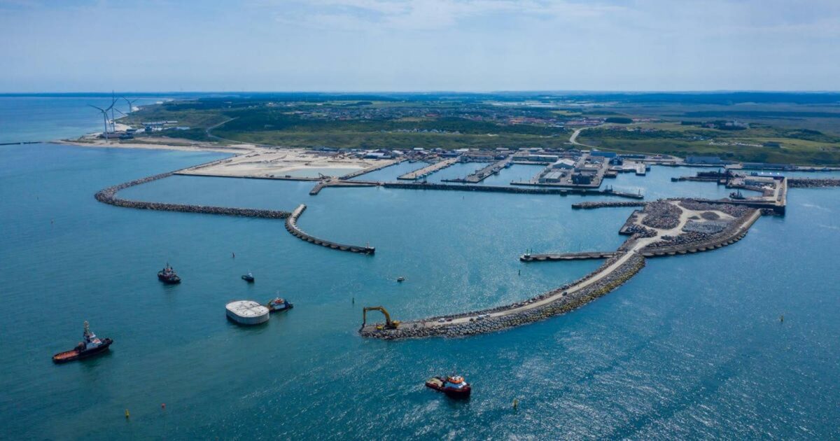 Så er elementet landet i Hanstholm. Foto: Per Aarsleff A/S.