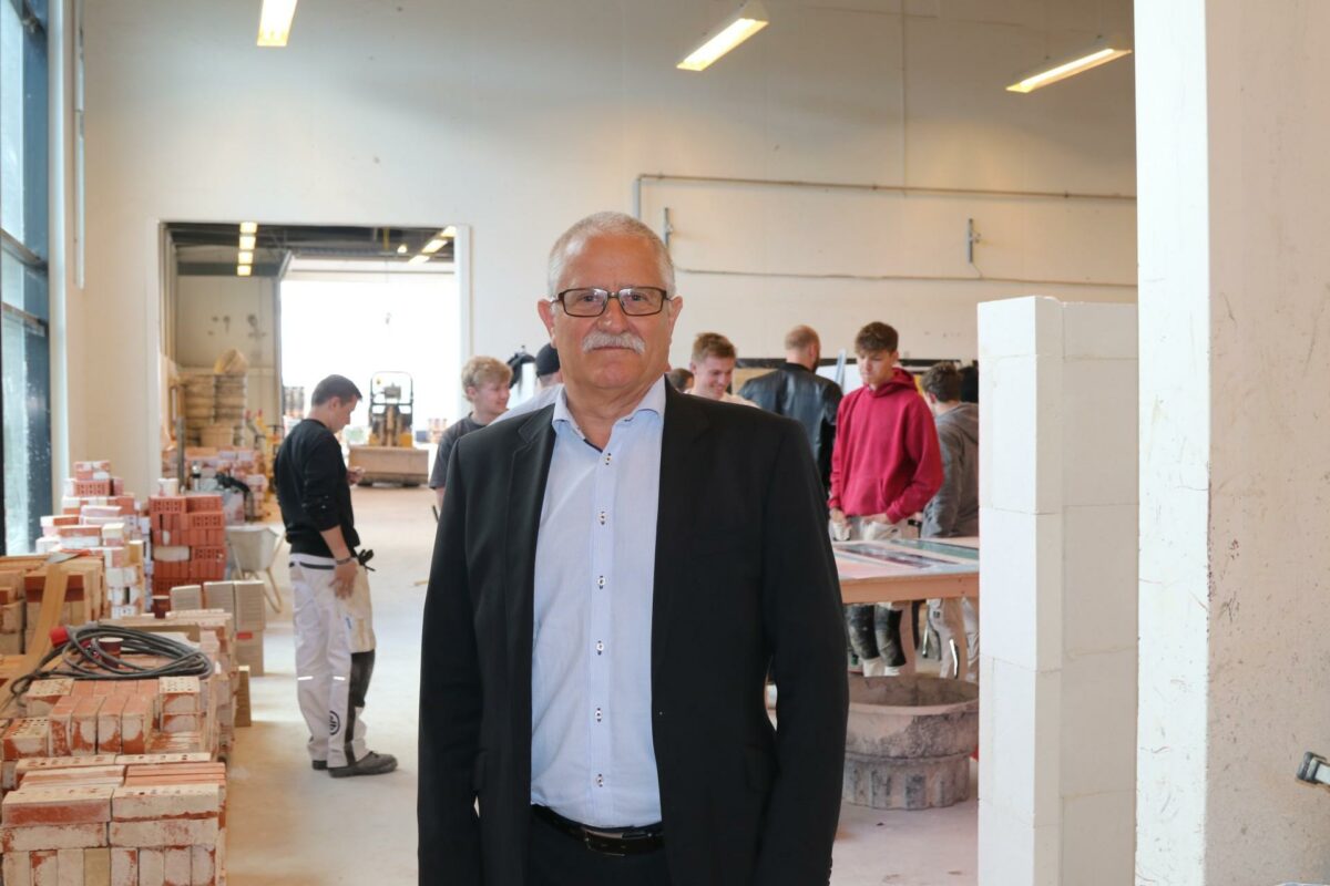 Jesper Juul Sørensen, formand for SkillsDenmark, er en meget velfornøjet mand i denne uge. Sommercamp 2019 tiltrækker talentfulde håndværkere fra hele verden. I Herning pudser de finesserne af, inden WorldSkillis venter i Kazan den sidste uge i august. Foto: Hans-Henrik Lærke.